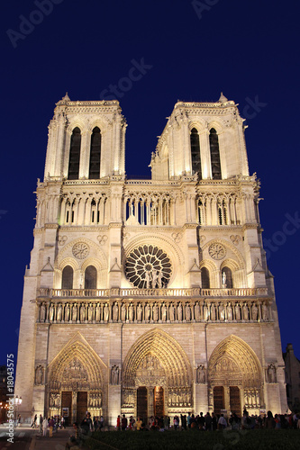 Notre-Dame de Paris bei Nacht