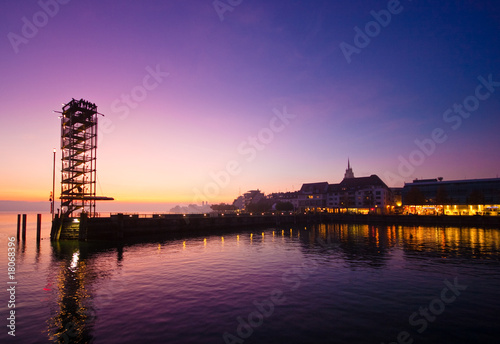 Hafen von Friedrichshafen am Bodensee mit Moleturm