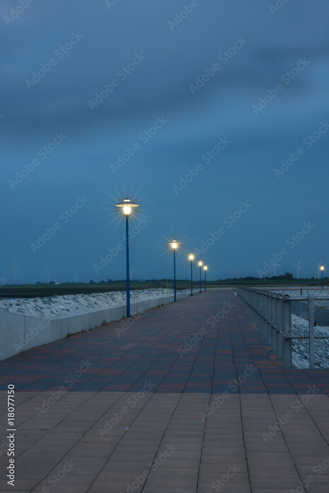 Obraz premium footway at twilight