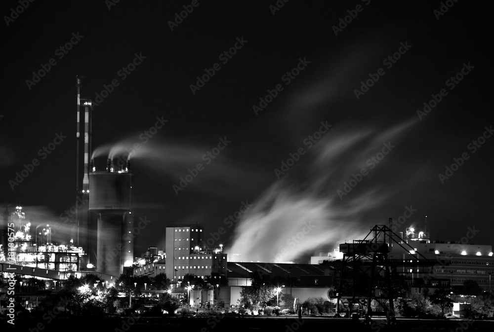Chemische Fabrik bei Nacht