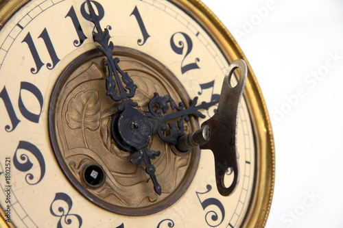 Zeitumstellung antike Uhr mit Schlüssel