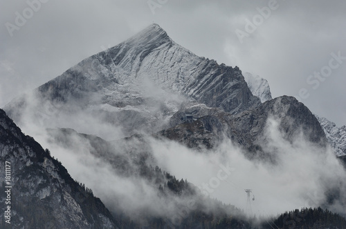 Die Alpspitze vor einem Gewitter photo