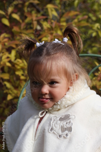 Bebe Fille De 15 Mois Faisant Une Grimace Stock Photo Adobe Stock