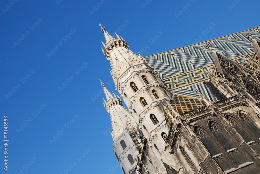 Obraz premium View of St. Stephen's Cathedral (Stephansdom) agains blue sky at Stephansplatz in Vienna, Austria, Europe.