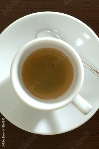 Eine Tasse Espresso Kaffee von oben
