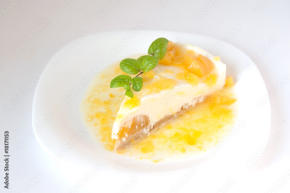 Vanilla cheesecake with peach and sweet sauce Vanilla cheesecake with peach and sweet sauce