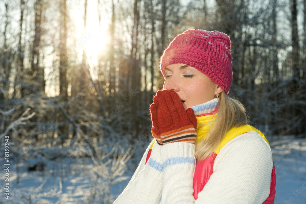 Frozen beautiful woman in winter clothing outdoors .... Frozen beautiful woman in winter clothing outdoors ....