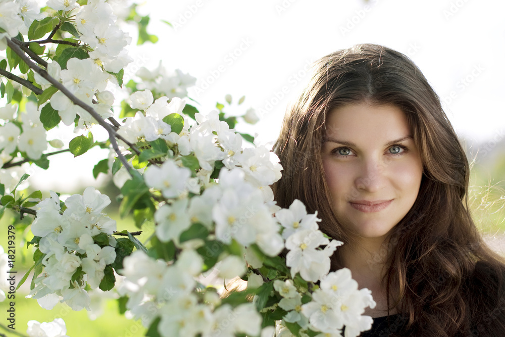 Fototapeta premium Beautiful girl in the park