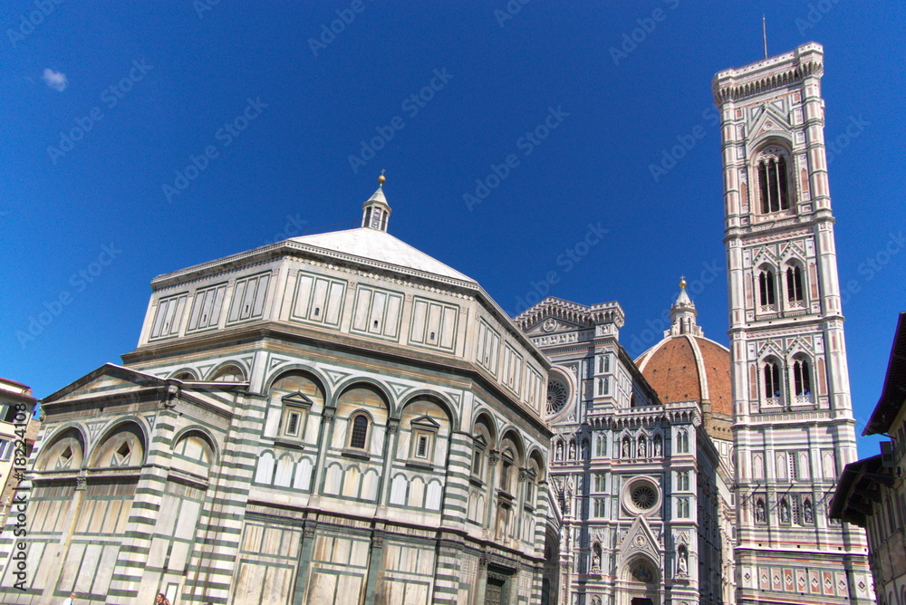 Fototapeta premium view on Dumo cathedral in Florence, Italy