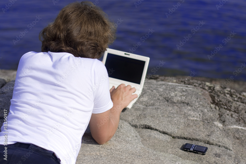 Man with a laptop in an outdoor