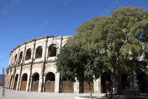 arènes face au soleil