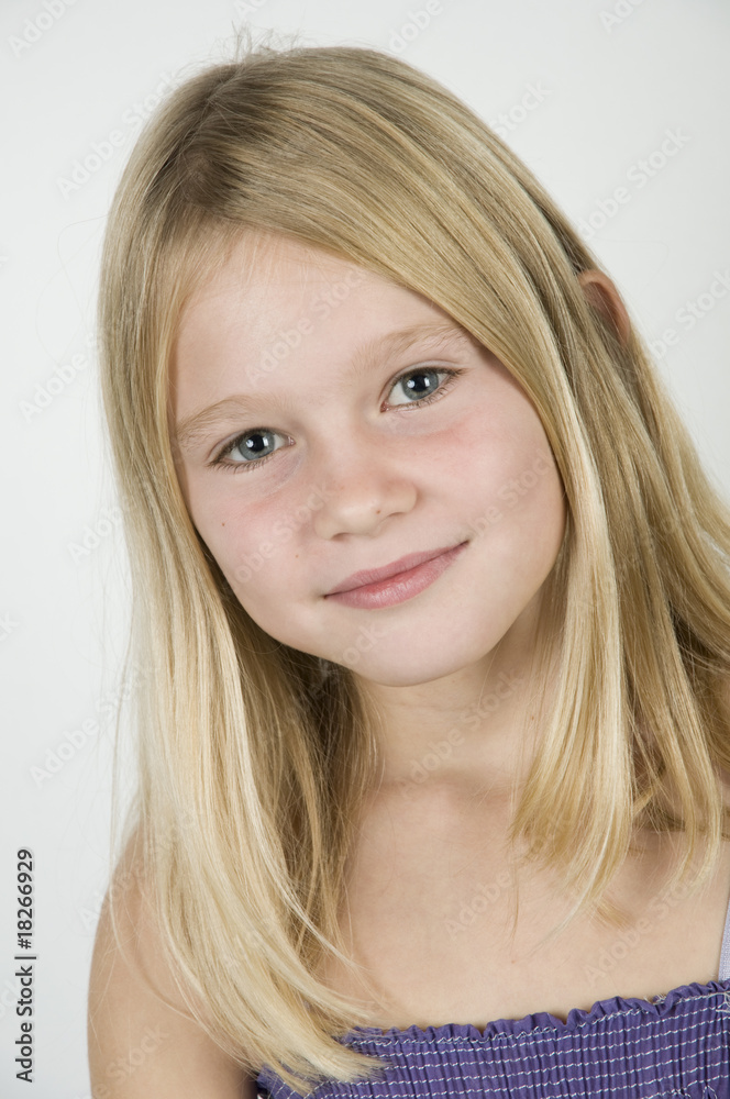 Junges blondes Mädchen Junges blondes Mädchen