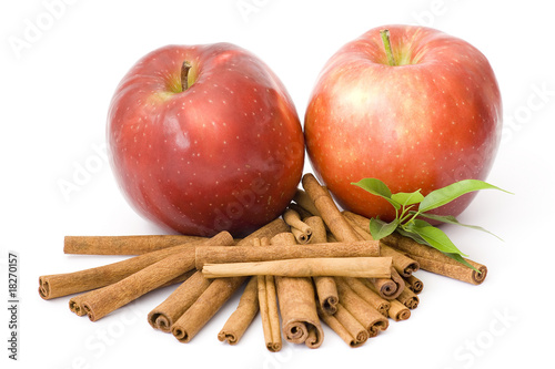red apples and cinnamon