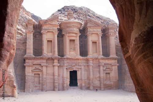 El monasterio, Petra (Jordania) photo