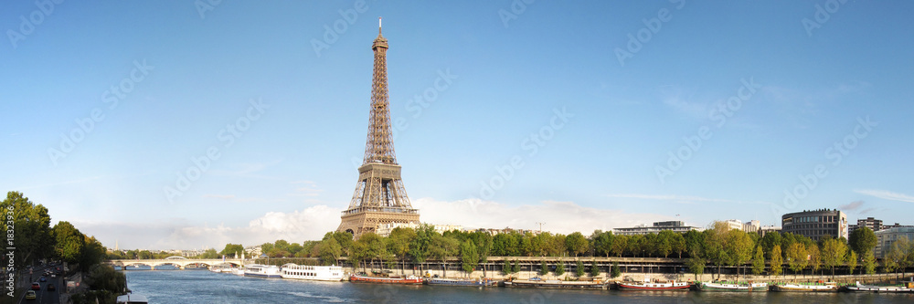 famous tour eiffel in Paris