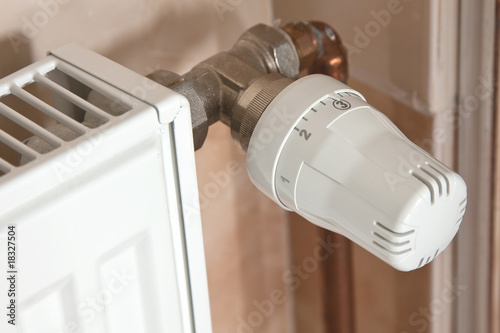 Heating radiator with regulator