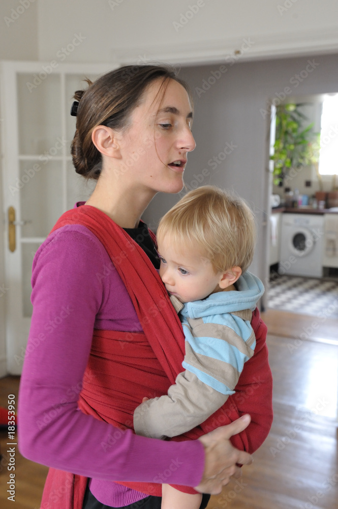 écharpe de portage bébé Baby In Sling With Mother Stock Photo | Adobe Stock