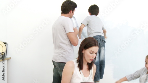 Wallpaper Mural Parents and children decorating home Torontodigital.ca