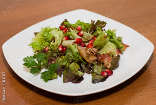 Warm salad with bacon and pomegranate