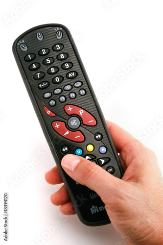 mano con telecomando photo