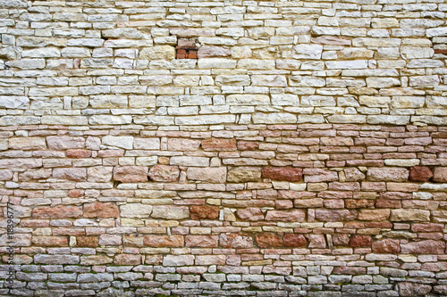 france,bourgogne,givry : mur de maison en pierre
