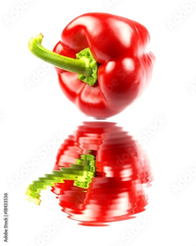 Red pepper with water refle...