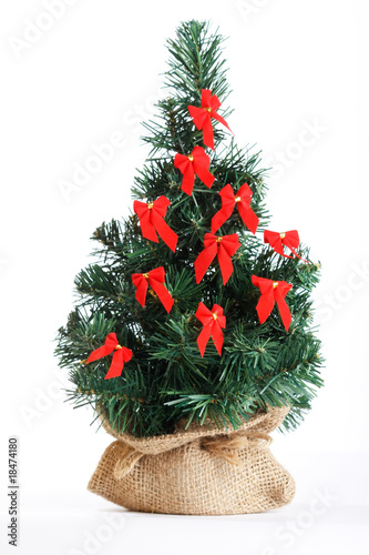 Foto Christmas tree decorated with red bows