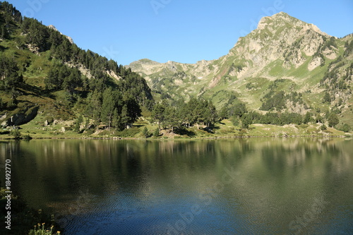 Fototapeta Naklejka Na Ścianę i Meble -  Lac du Laurenti et Roc blanc,Pyrénées ariègeoises