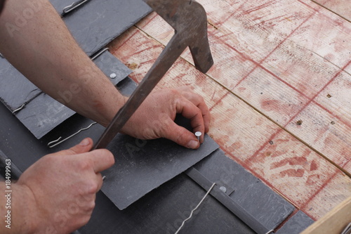 Bild auf Leinwand roofer made a roof with slates