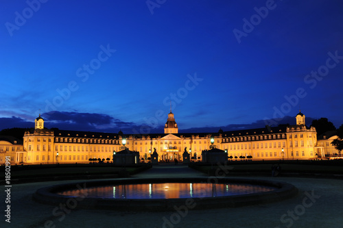 Karlsruher Schloss bei Nacht