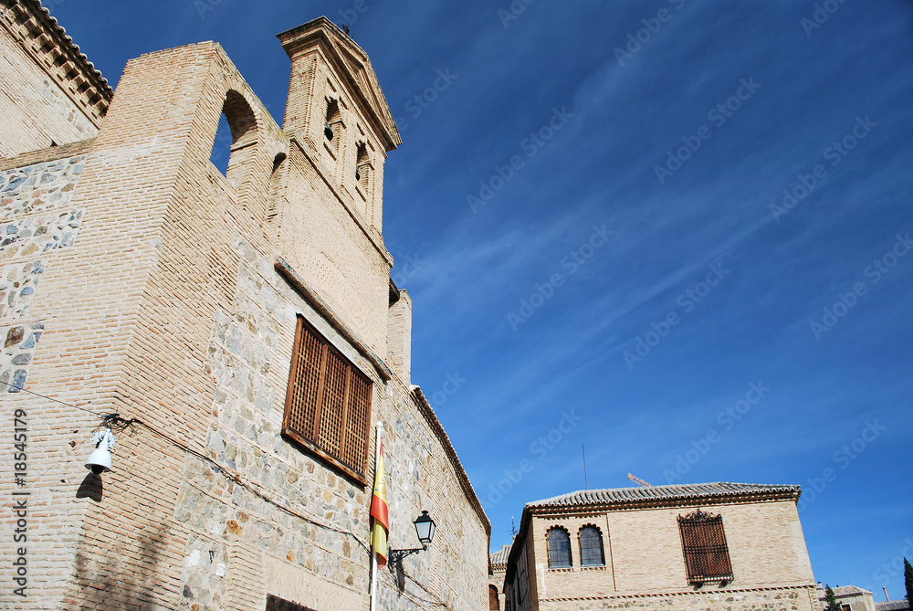 Une église en pierre dans Tolède