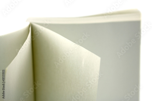 pages blanches livre fond blanc