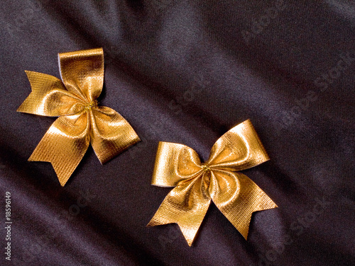 Golden bow on a black silk © R-O-M-A
