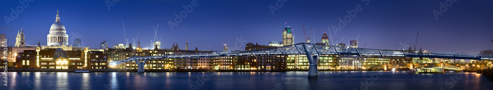 Fototapeta premium Central London panorama with St Paul's Cathedral