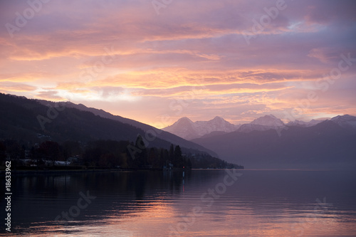 Sonnenaufgang am Thunersee