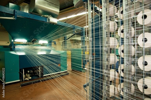 Industria tessile: produzione di tessuto denim photo