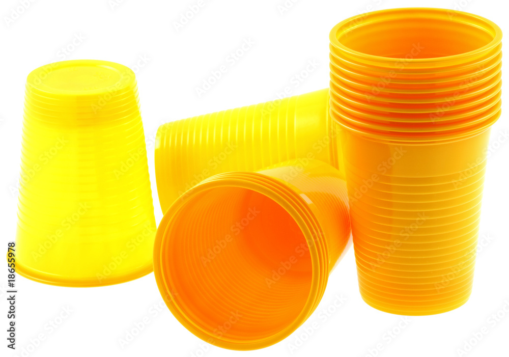 timbales jaunes plastique fond blanc timbales jaunes plastique fond blanc
