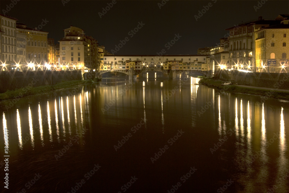 Firenze, notturna sul Pontevecchio