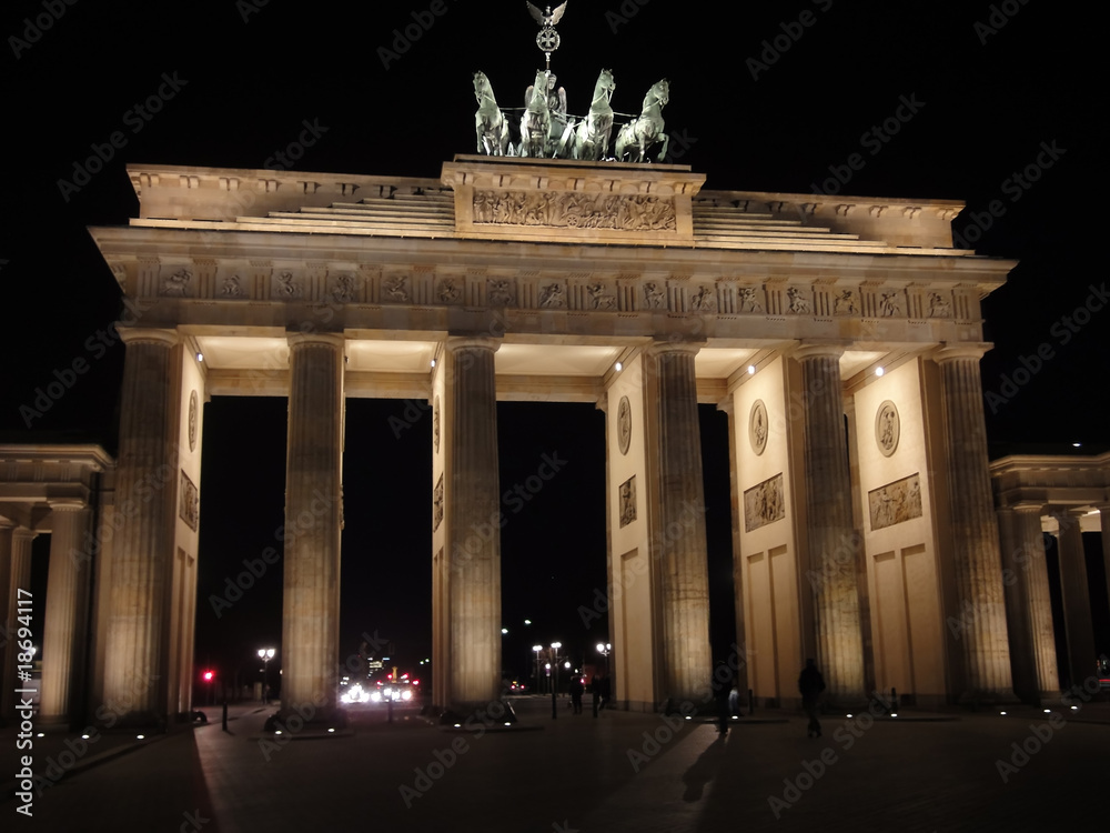 Obraz premium Brandenburger Tor bei Nacht