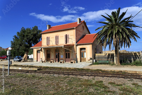 Petite gare des iles rousses en Corse (France) photo