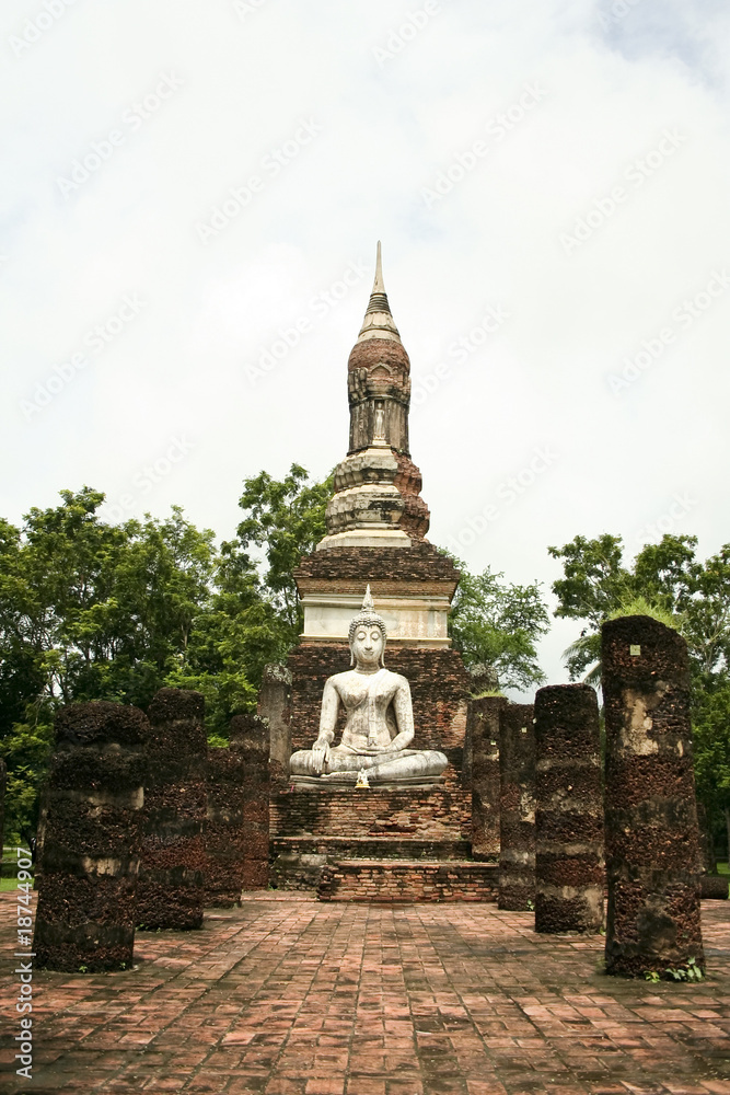 Fototapeta premium sukothai ancient buddha