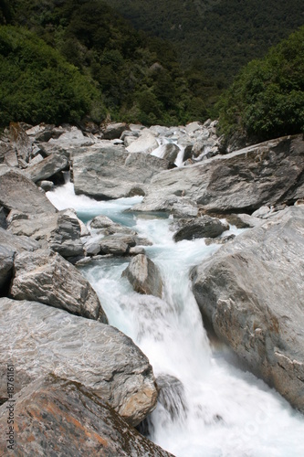 Rei  ender Gebirgsfluss in Neuseeland