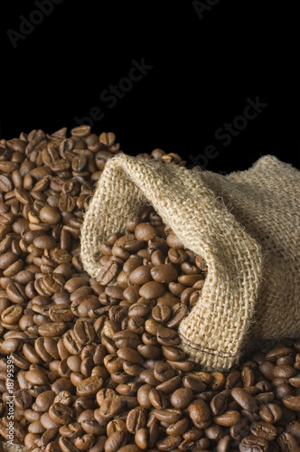 Linen bag with fragrant coffee on beans © Vladimir Voronin