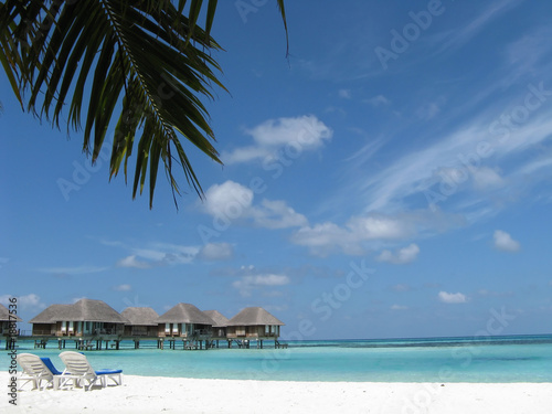 Fototapeta Naklejka Na Ścianę i Meble -  Maldives water house and beach