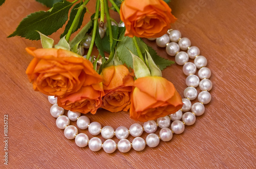 Pearl neclace and red roses