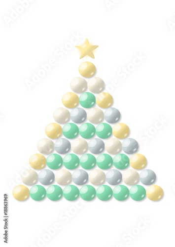 Weihnachtsbaum aus Kugeln freigestellt