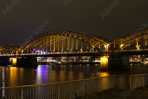 Köln bei Nacht © Ralf Kalytta