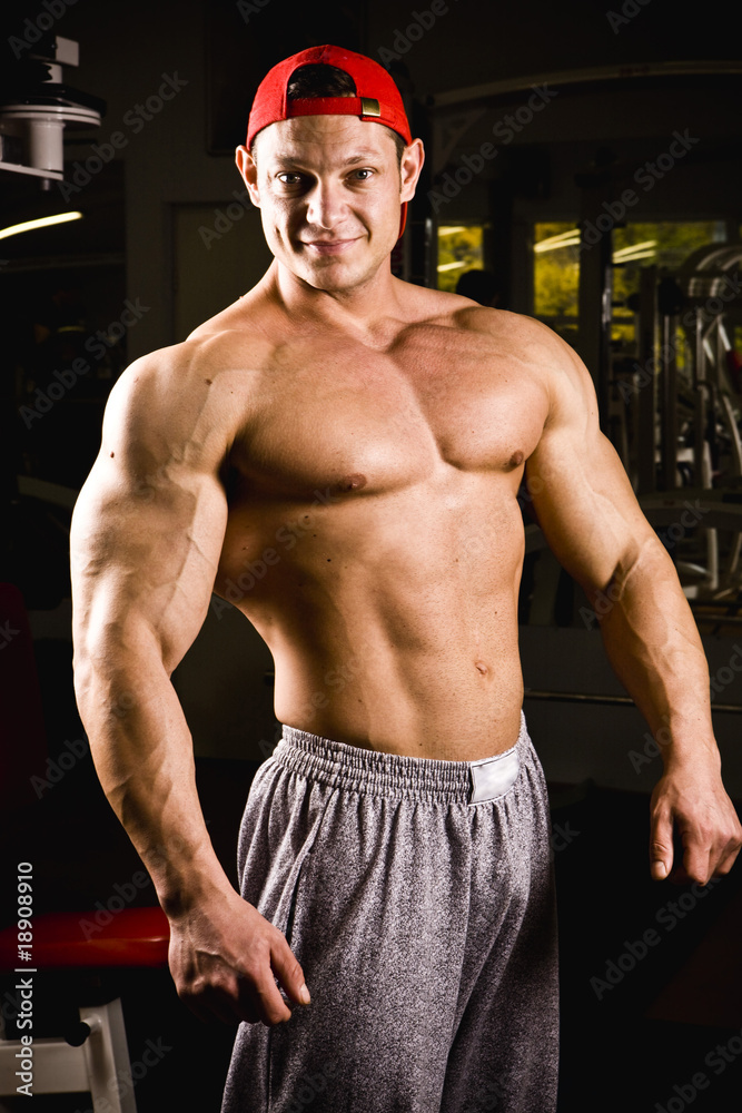 Fototapeta premium bodybuilder working out at gym