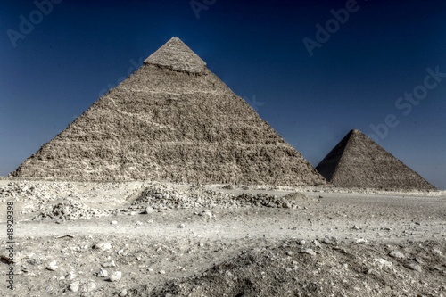 pyramide troublante