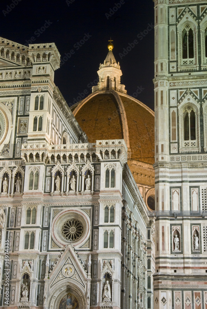Firenze, scorcio della Cattedrale in notturno 1